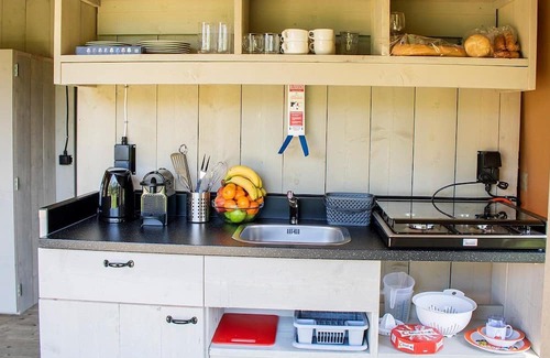 Saint-Laurent-du-Pape Ski Chalet | Luxe Sanitary XL 6 Pers. Villatent at child-friendly campsite in the Ardèche