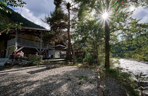 Meolans-Revel Ski Chalet | Luxe Sanitary 5 Pers. Villatent at the River Campsite with Beautiful view