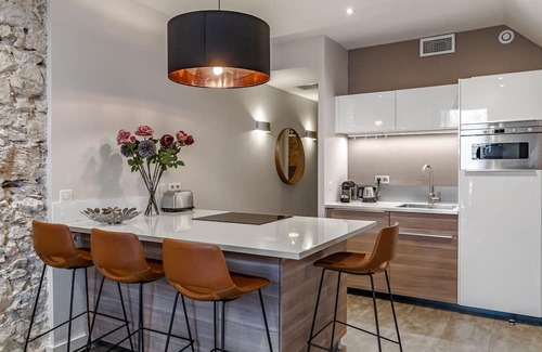 Cannes City Centre Apartment | STUNNING APART ❤️ BEACHES, SHOPS & PALAIS at YOUR DOORSTEPS! By TOTOLULUCANNES