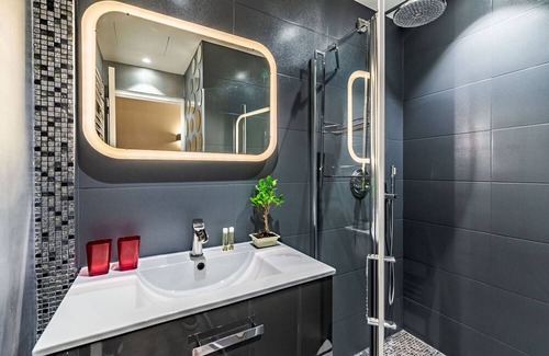 Cannes City Centre Apartment | STUNNING APART ❤️ BEACHES, SHOPS & PALAIS at YOUR DOORSTEPS! By TOTOLULUCANNES