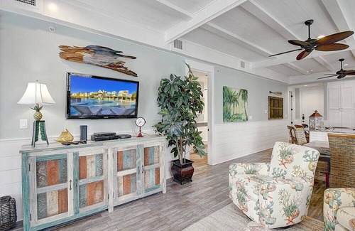 Cinnamon Shore Condo | Customized Condo w/ Designer Details@Cinnamon Shore w/ Great Amenities!