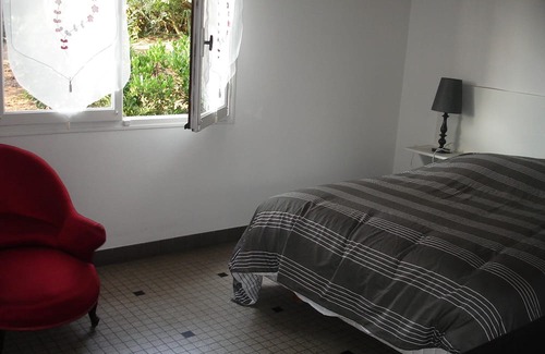 Lege-Cap-Ferret House | House sleeps 6, partial view of the Bassin, shady garden, near the ocean