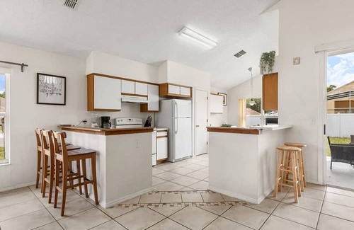 Chatham Park House | Upstay 3BR Family-friendly Stylish Retreat w Patio