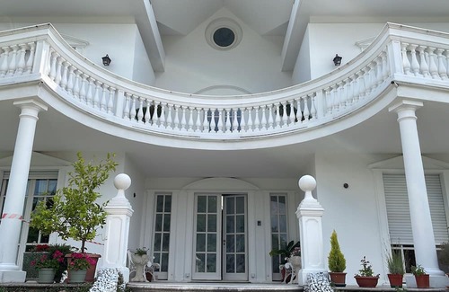 Grancia House | WHITE HOUSE