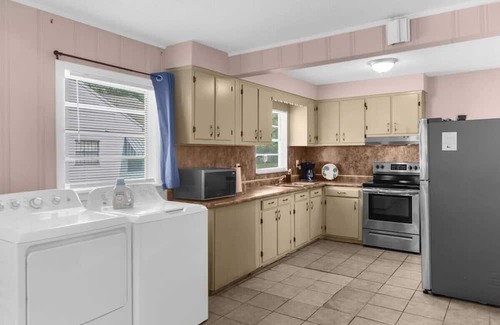 Shannon House | 57th Blushing Bungalow
