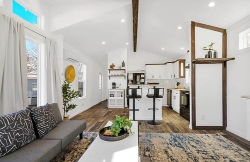 Owens Cross Roads House | Byrd 4 Tiny Stay Getaway