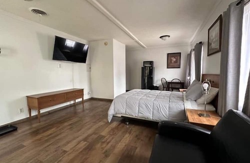 Glenrock Hotel | Bobbi's Classic Motel