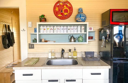 York Apartment | Upstairs at Thevictorian - Lush Walkable and Dog-friendly Retreat - Steps From Downtown Bellingham