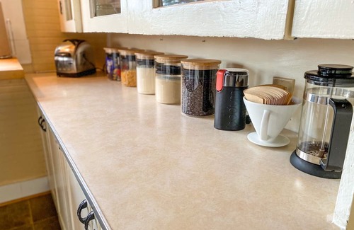 York Apartment | Upstairs at Thevictorian - Lush Walkable and Dog-friendly Retreat - Steps From Downtown Bellingham