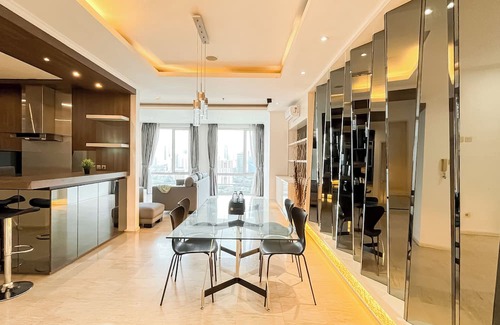 Senayan Apartment | Spacious Luxury 2Br Apartment With Extra Room At Fx Residence