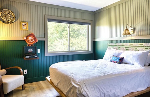 Mount Sunapee Hotel | Hideaway Inn Mt.Sunapee