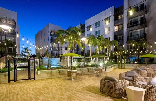 Lyon Street Apartment | Pacific Paradise 10 Min From Disneyland With Pool GYM