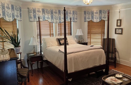 Oriental Bed & Breakfast | Magnolia House Bed & Breakfast
