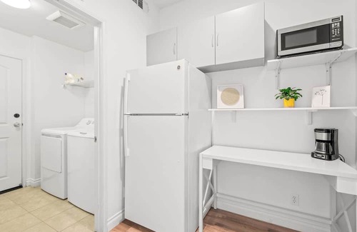 Irvine Industrial Complex-East Apartment | Private Entry Suite w Patio Bath Kitchenette