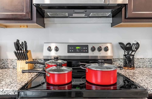 Southwest Raleigh House | King 3BR Townhouse Mins to Cary NC State