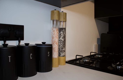 Nottingham House | 2 bed House in City Centre - Offers for Long Stays
