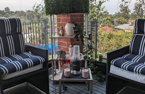Drouin House | Cosy Spacious Hill Holiday Home