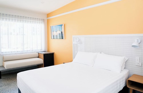 Palm Beach Hotel | The Mysa Motel