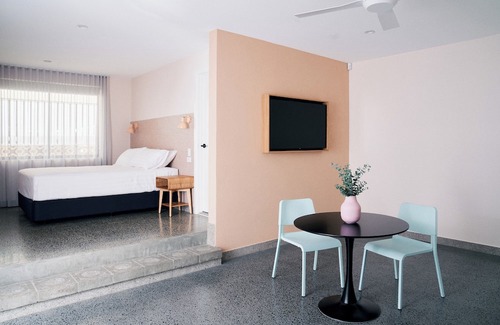 Palm Beach Hotel | The Mysa Motel
