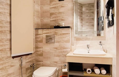Kalkaji Hotel | The Meriton