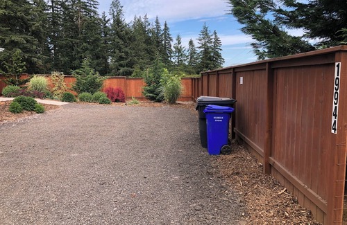 Marylhurst House | 2-bedroom house in Oregon City with WiFi/AC