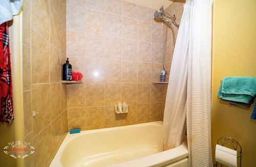 Dublin House | Charming 2-bedroom house with AC, WiFi in enchanting Dublin