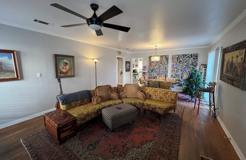 Fort Worth House | 30 day min. Centrally located fully furnished 3-bedroom 1 bath house with WiFi