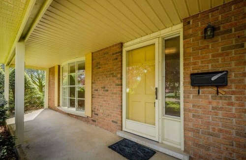 Waterloo House | Dunvegan Place, Newly Renovated House Close to Schools and parks