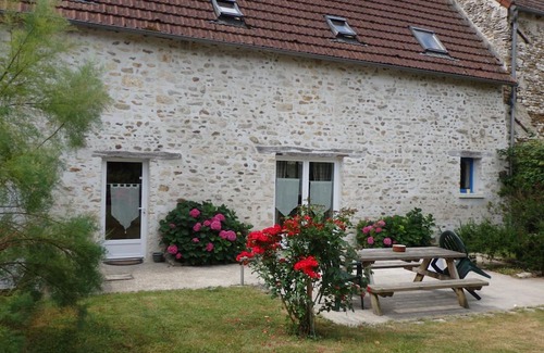 Arnouville-les-Mantes Cottage | Gite Arnouville-lès-Mantes, 3 bedrooms, 4 persons