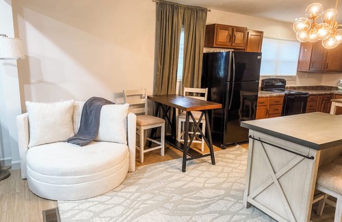 Maple Mount House | Charming, Peaceful 3-bedroom house with view of Horse Farm
