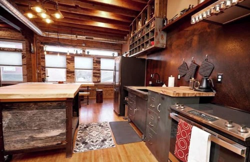 Oconto House | Unique upstairs loft w/industrial design, 3 bed 2 full baths in downtown Oconto