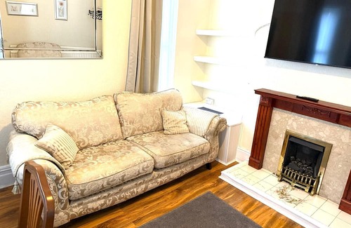 Eccles House | Charming 3Bed Home in Eccles Central