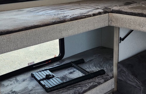 Limon RV Rental | Cozy 2-bedroom camper with WiFi, AC in wonderful Limon