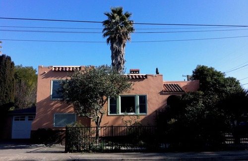 San Anselmo House | Charming 2BD, 2BA house in Fairfax with family room, gardens, parking