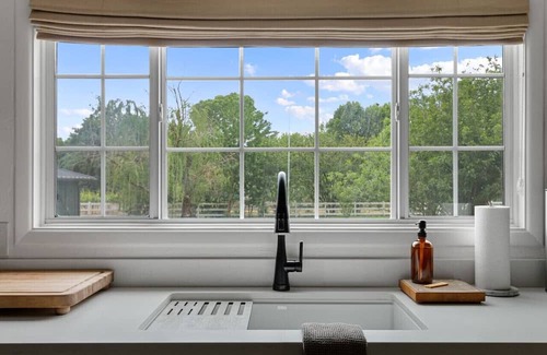 Cornville House | The Vineyard House Pool & Spa + Oak Creek Access