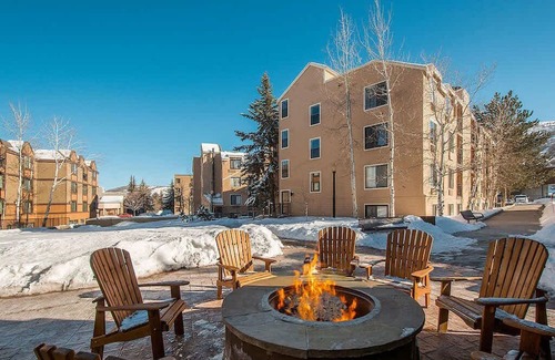 North Park City Apartment | No Chores Studio Close to Mountain l Azul by Stay
