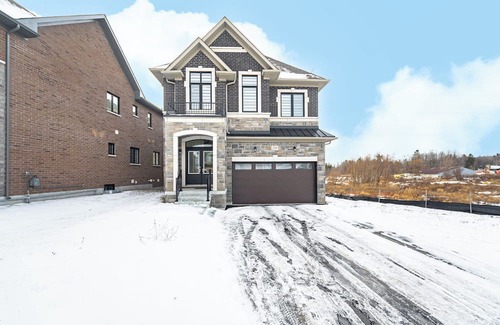 Vaughan House | Charming 5BR Escape: Unwind in Cozy Vaughan House