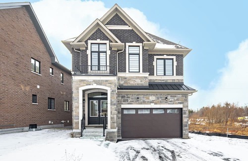 Vaughan House | Charming 5BR Escape: Unwind in Cozy Vaughan House