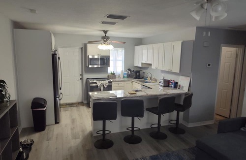 Apollo Beach House | Charming 2/1 in the Heart of Apollo Beach.