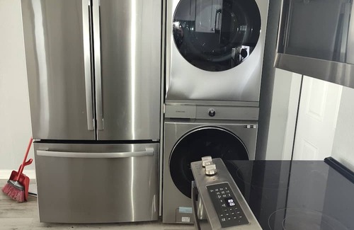 Apollo Beach House | Charming 2/1 in the Heart of Apollo Beach.