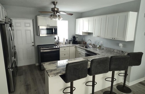 Apollo Beach House | Charming 2/1 in the Heart of Apollo Beach.