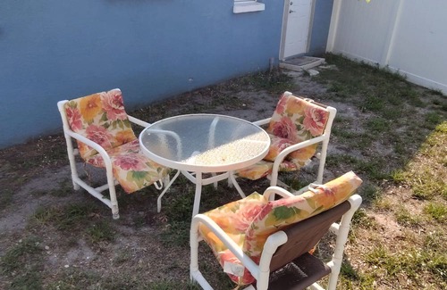 Apollo Beach House | Charming 2/1 in the Heart of Apollo Beach.