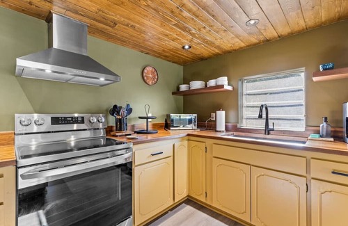 Cornville House | The Creek House Pool & Spa + Oak Creek Access