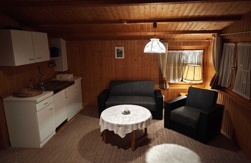 Bachenbrock Cabin | 'Bergners' with Private Terrace and Wi-Fi