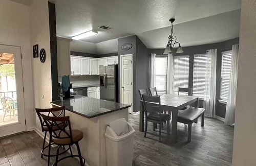 Hutto House | Welcome to the Hutto Hideaway