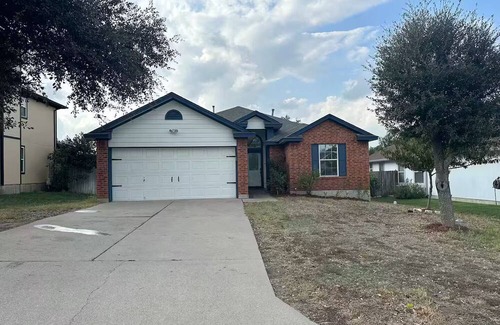 Hutto House | Welcome to the Hutto Hideaway