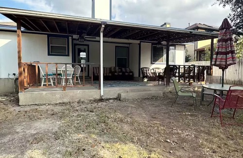 Hutto House | Welcome to the Hutto Hideaway