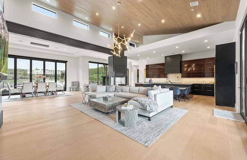 The Preserve House | Spacious 6-bedroom house Comes with House Manager /Driver 8:30am - 8:30 pm.