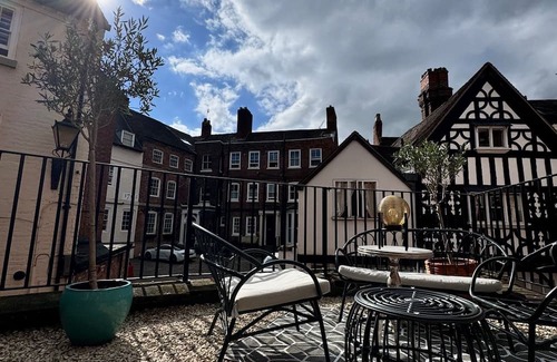 Shrewsbury Apartment | Luxurious Two Bedroom Towncentre Located Apartment