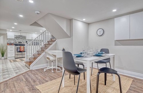 Hamilton House | Cozy Entire 5 bedroom close to all amenities!